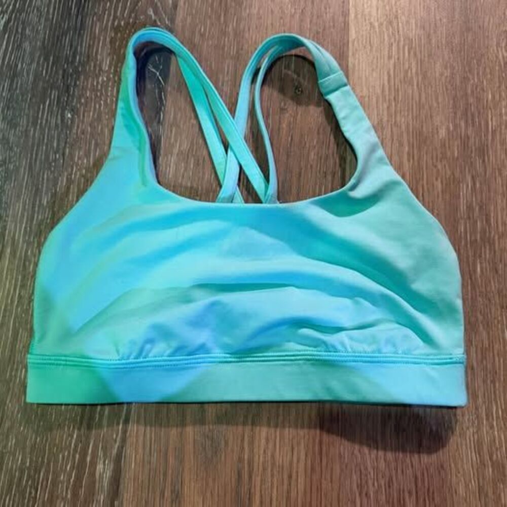 Lululemon sz 4 Free to Be Bra